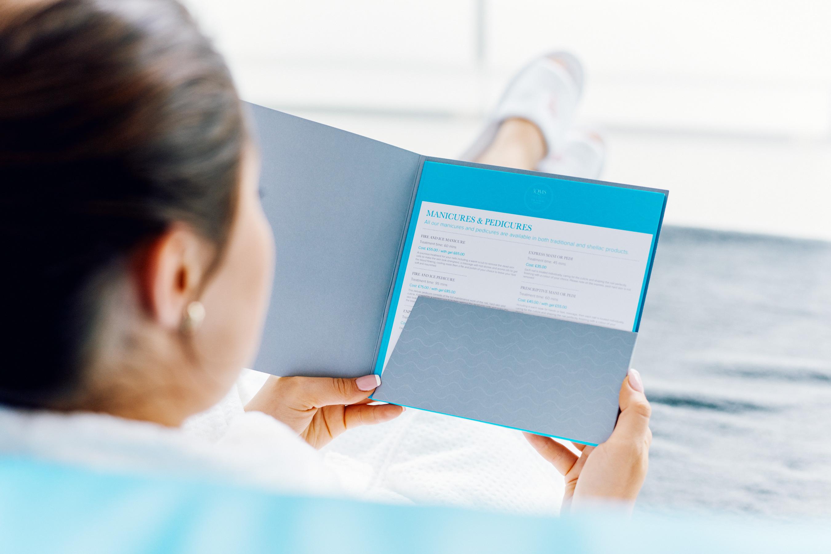 The Lowry Hotel Манчестер Екстер'єр фото A patient filling out a medical history form