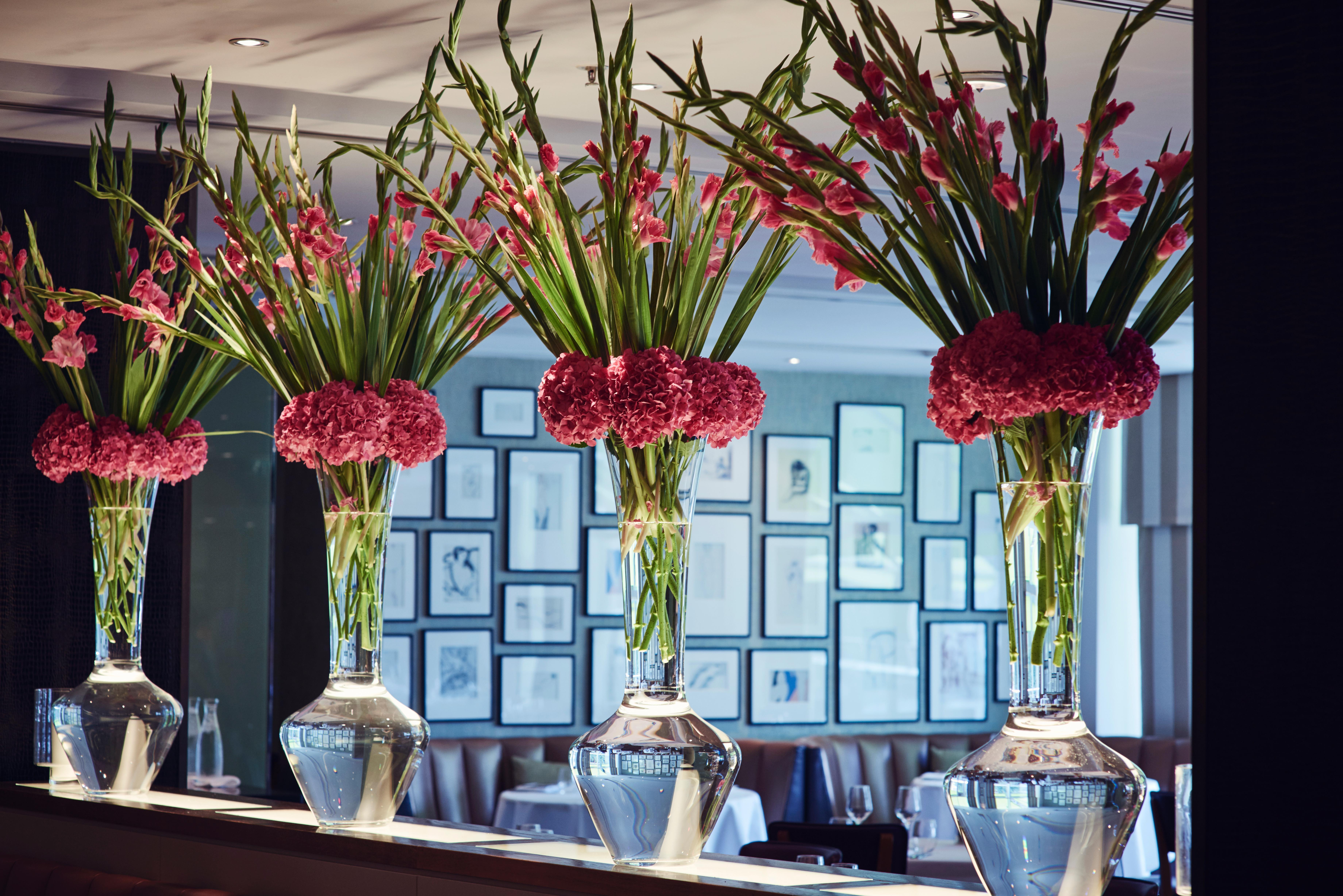 The Lowry Hotel Манчестер Екстер'єр фото Flower arrangement at the Four Seasons Hotel, London