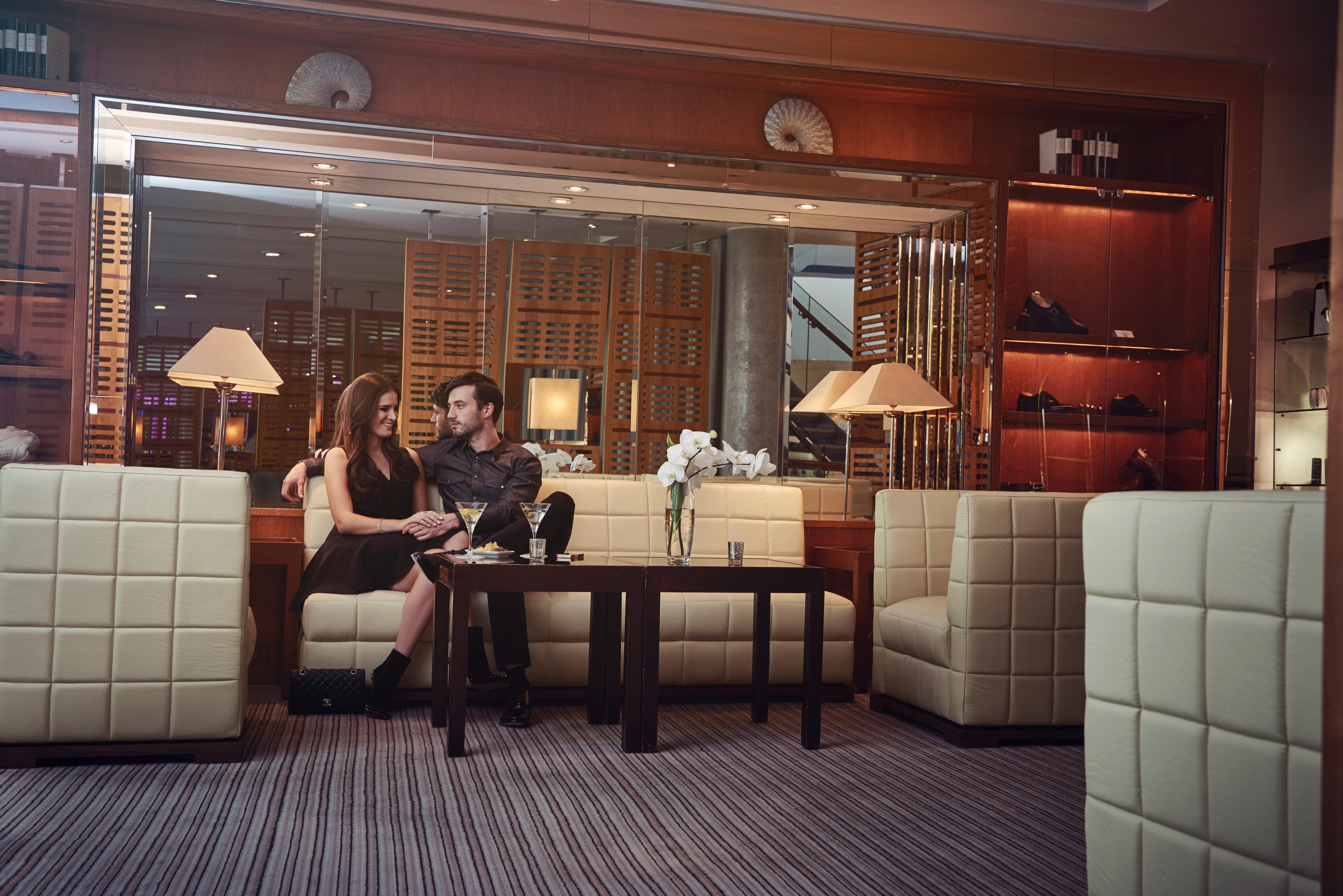The Lowry Hotel Манчестер Екстер'єр фото The lounge at the airport
