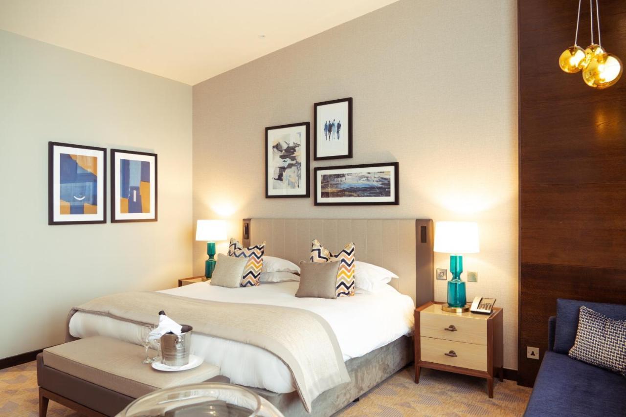 The Lowry Hotel Манчестер Екстер'єр фото A bedroom at the hotel