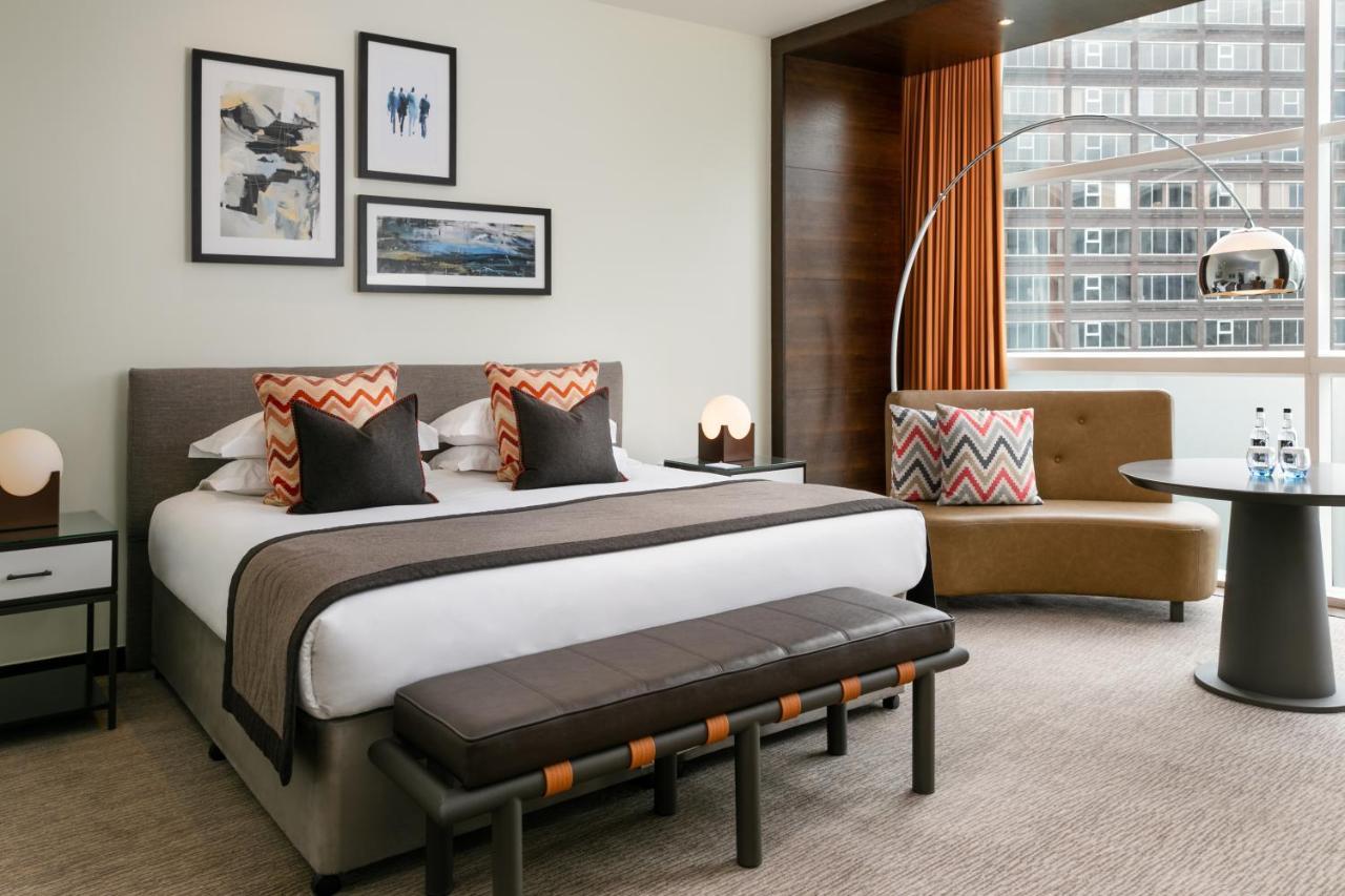 The Lowry Hotel Манчестер Екстер'єр фото A bedroom at the hotel