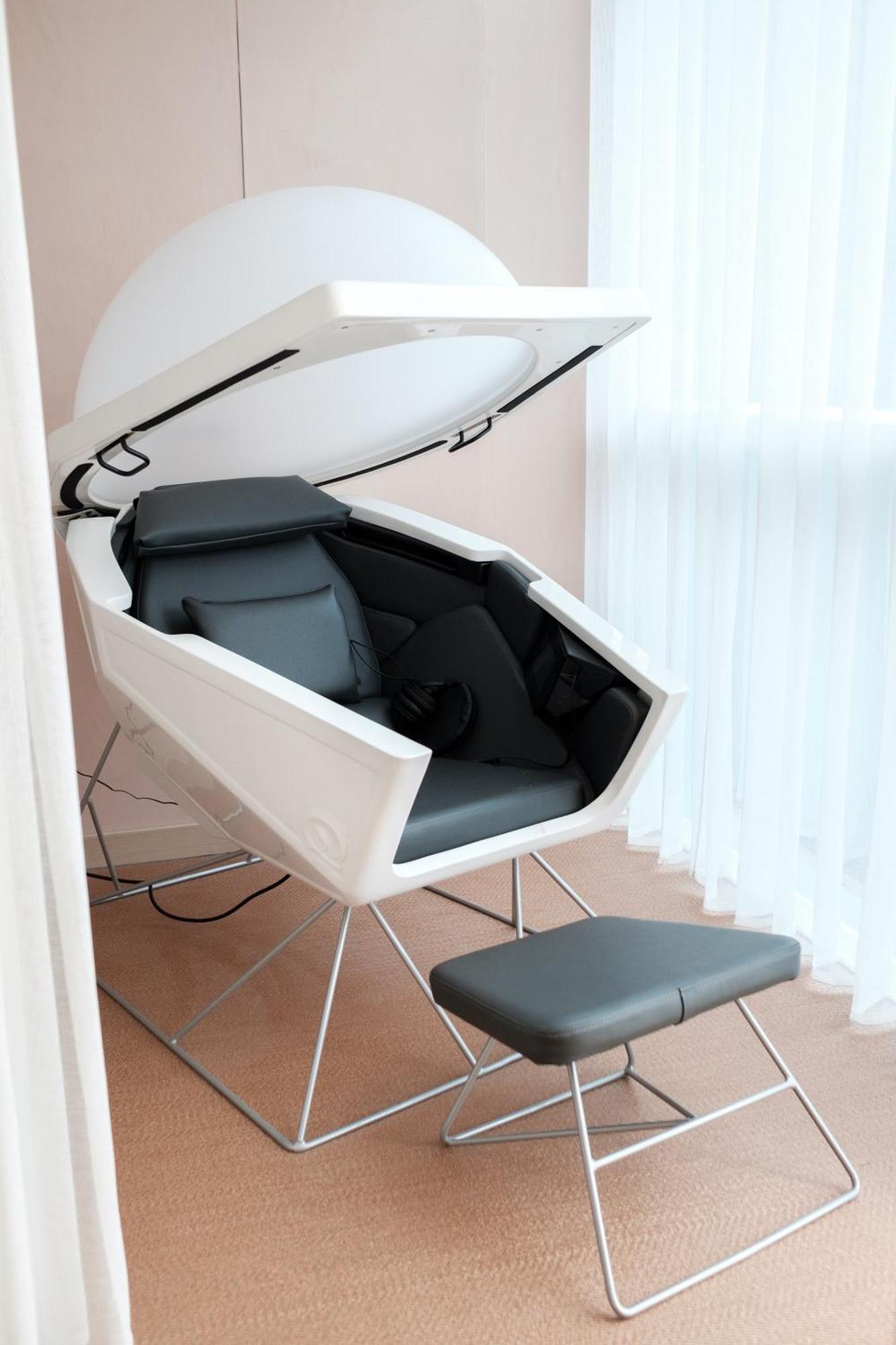 The Lowry Hotel Манчестер Екстер'єр фото A sensory deprivation tank