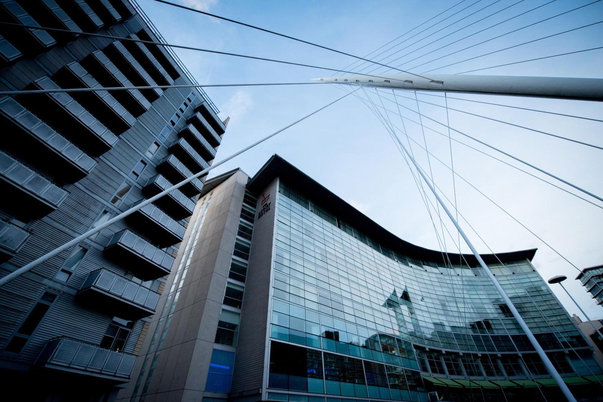 The Lowry Hotel Манчестер Екстер'єр фото The new building of the University of East London